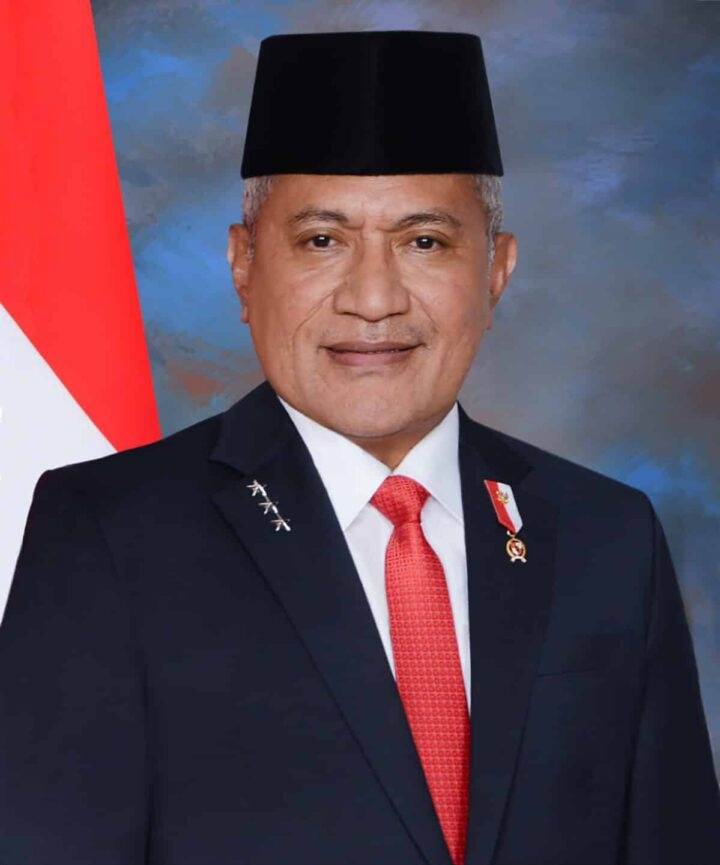 Marthinus Hukom: Menaklukan Dua Dunia Ekstrim.