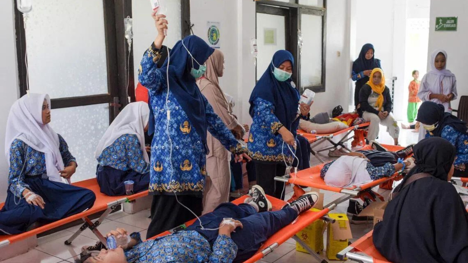 Di Balik Ompreng MBG: Keracunan Massal 3.000+ Siswa, Tuntutan Evaluasi Program MBG